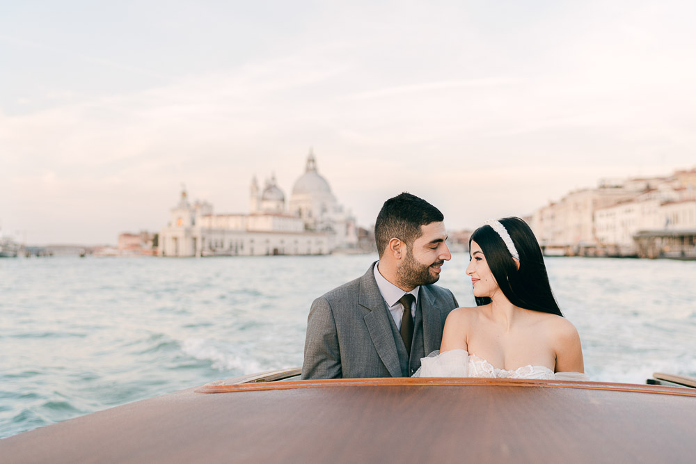 water taxi wedding photoshoot with Venice photographer Alina Indi