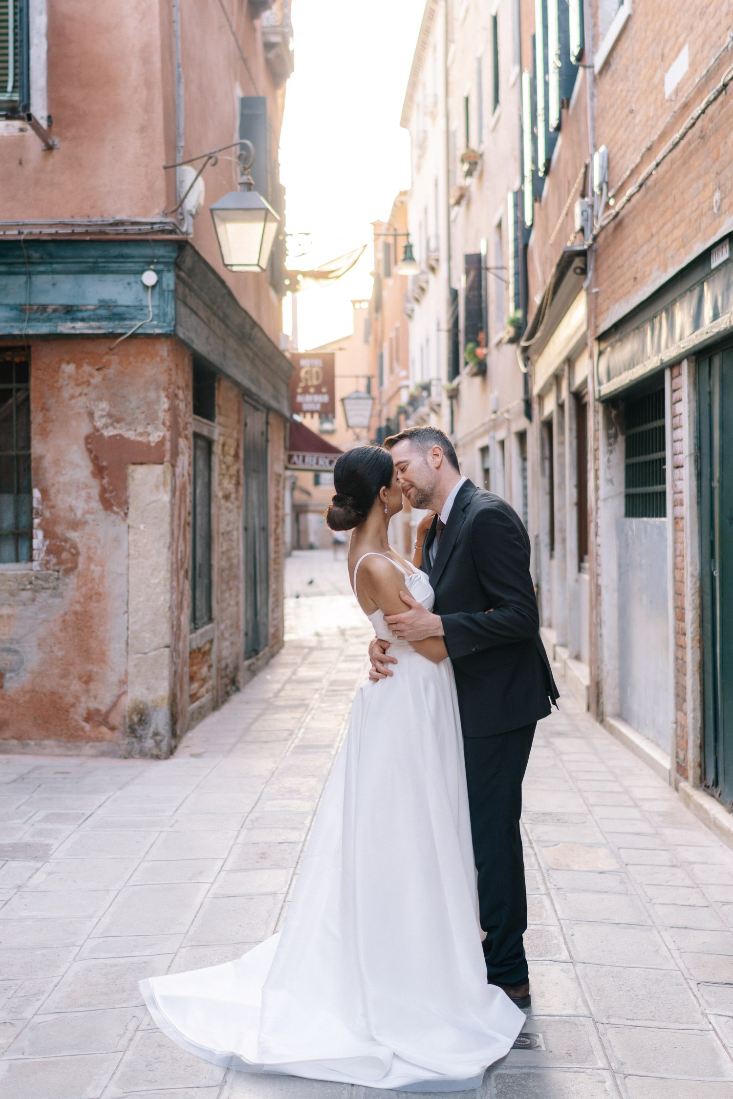 Alina Indi- elopement photographer in Venice