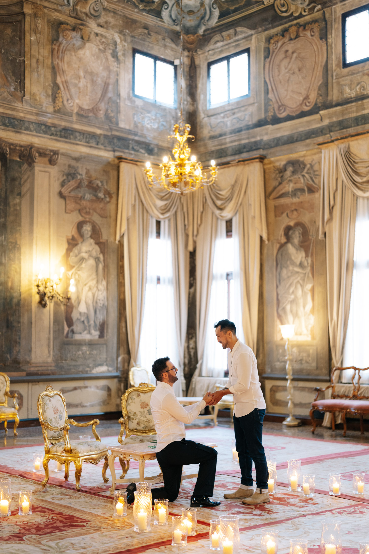 Venice proposal photoshoot by photographer Alina Indi for the most romantic moment. one of the best proposal destinations in Europe