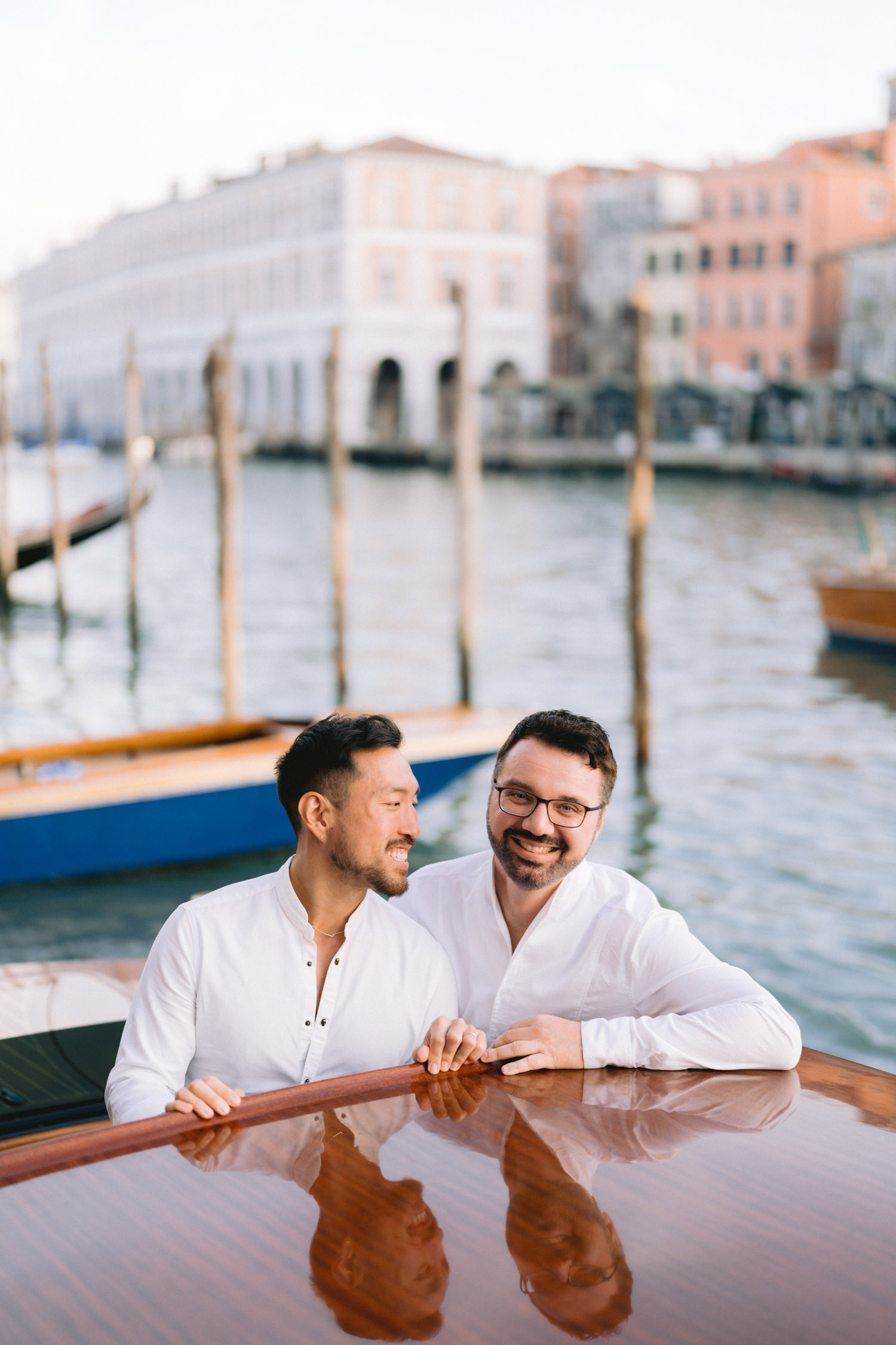 same sex couple photoshoot in Venice by local photographer - Alina Indi