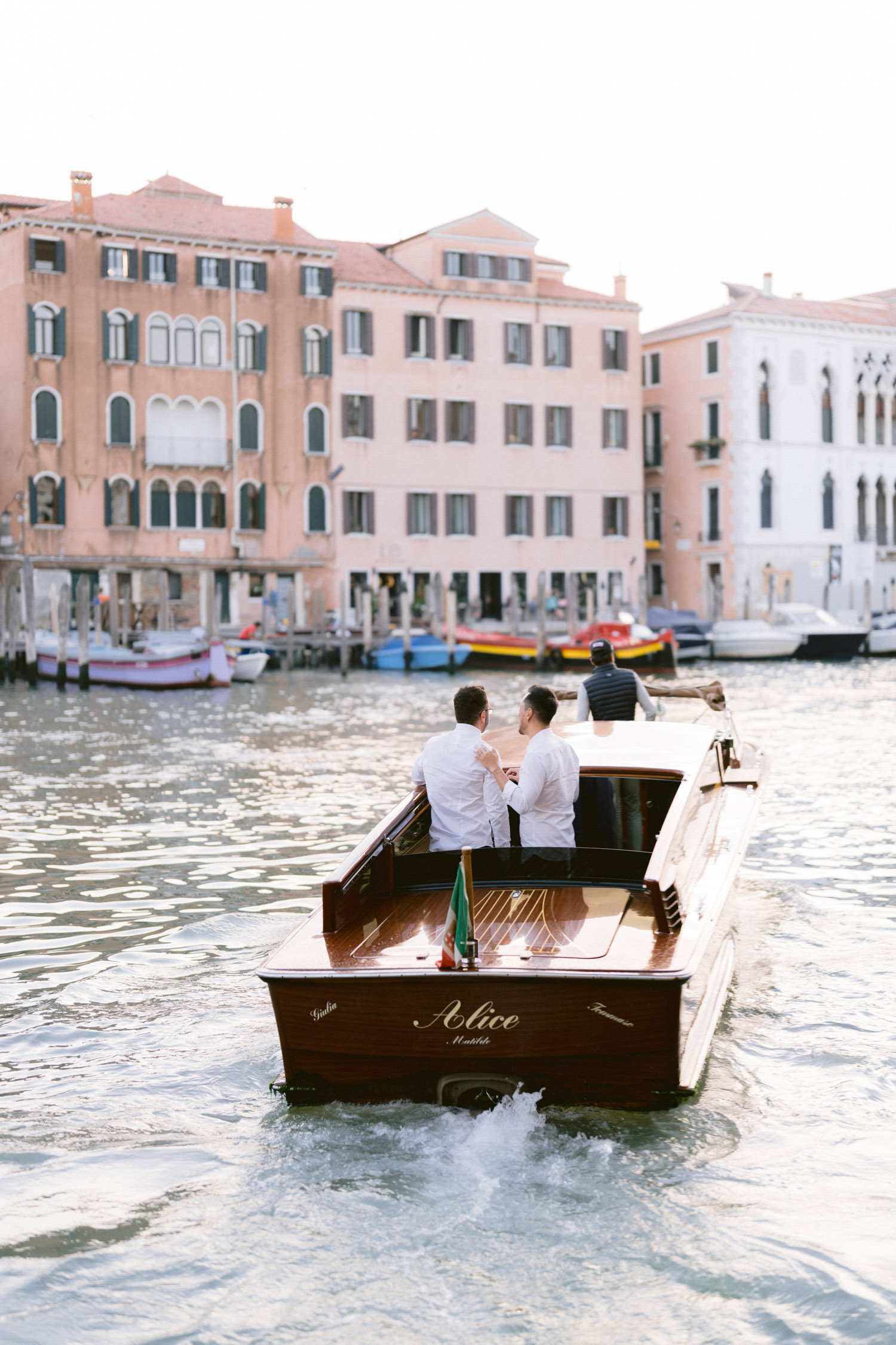sunset couple photoshoot in venice by local photographer- Alina Indi