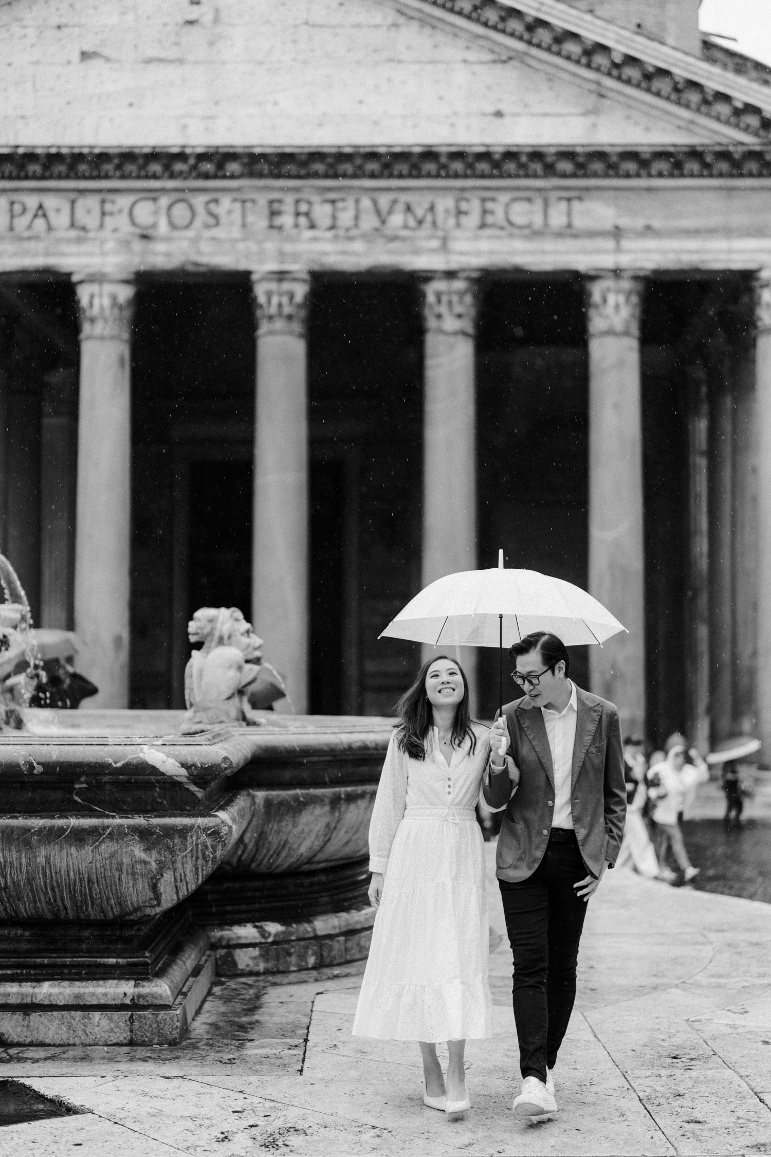 Rome photographer for a winter couple photoshoot 