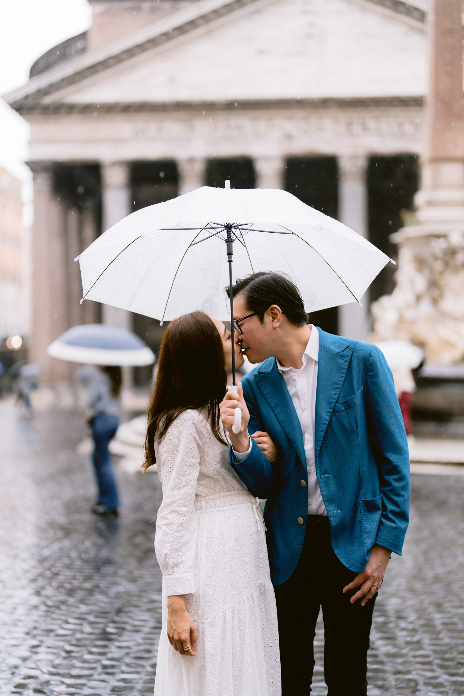 romantic couple photoshoot in Rome