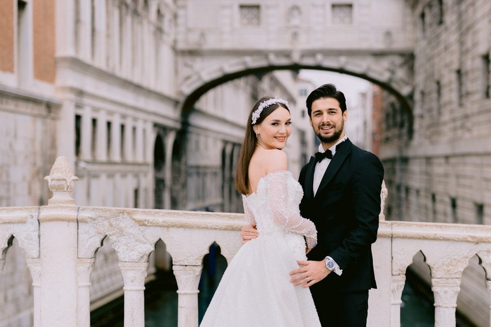 wedding photoshoot in Venice at sunrise