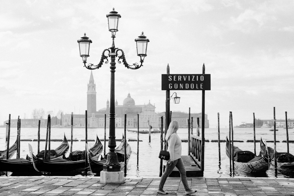 book sunrise photoshoot in Venice by local freelance photographer