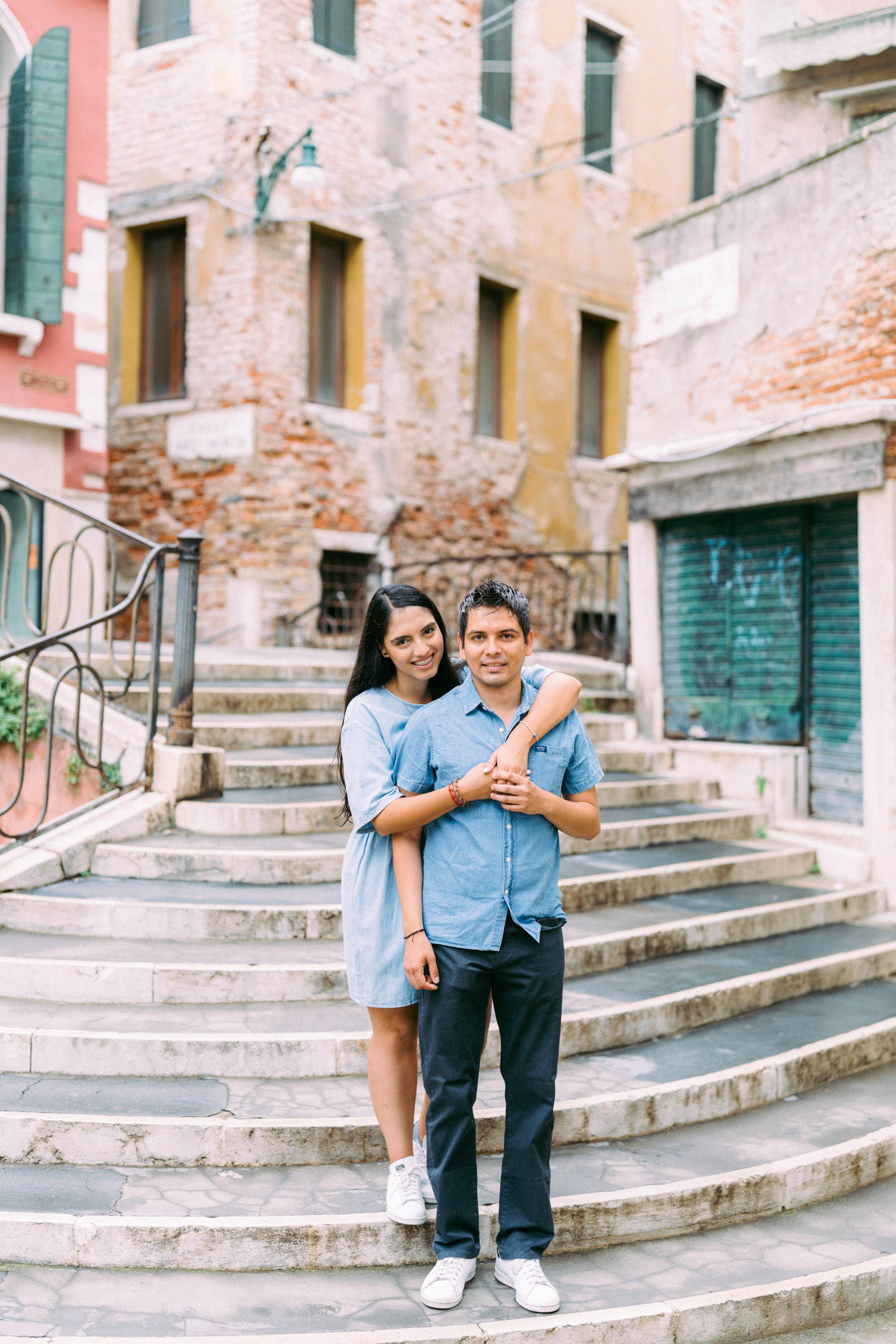 book engagement photoshoot in Venice