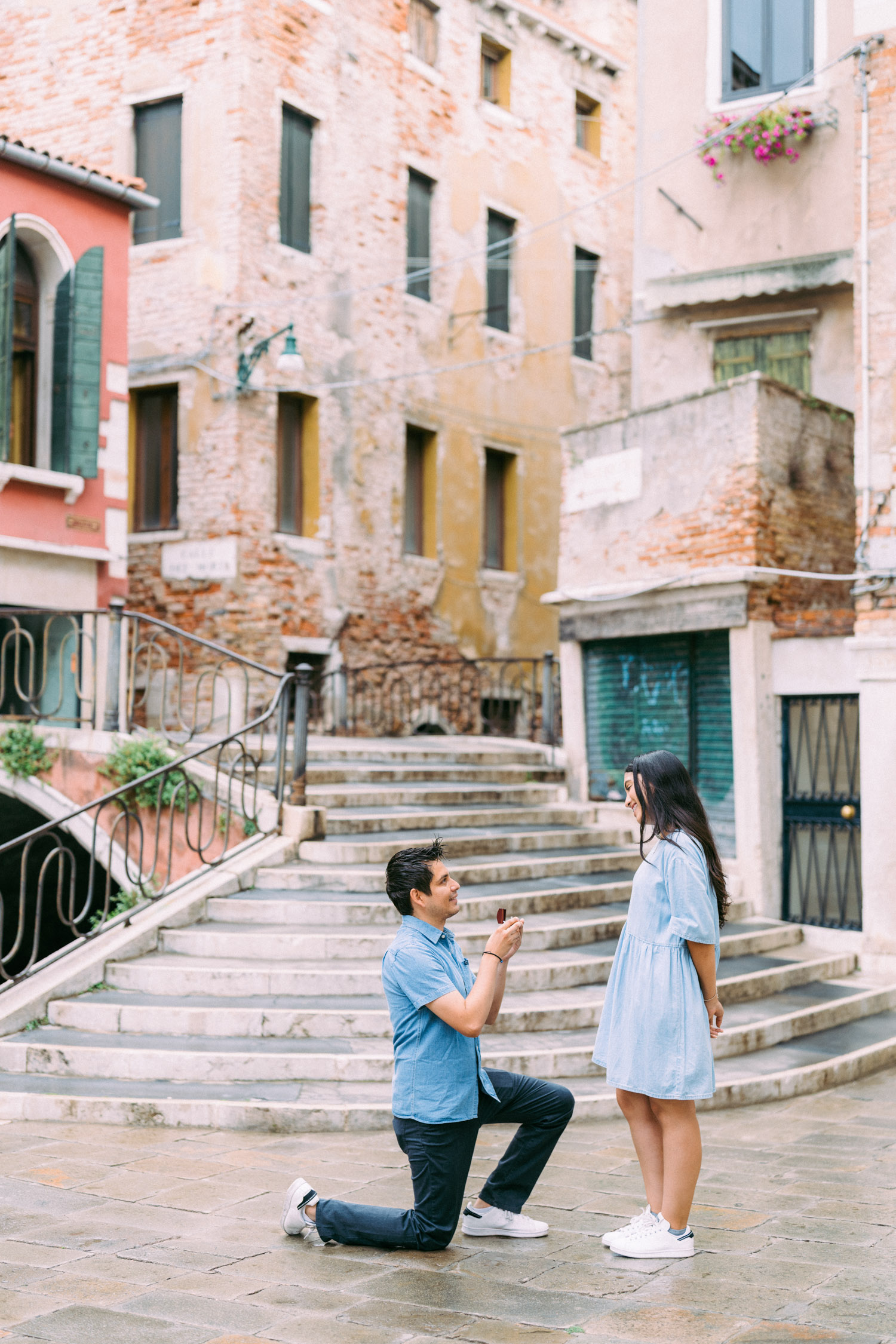 award- winner surprise proposal photographer in Venice Alina Indi