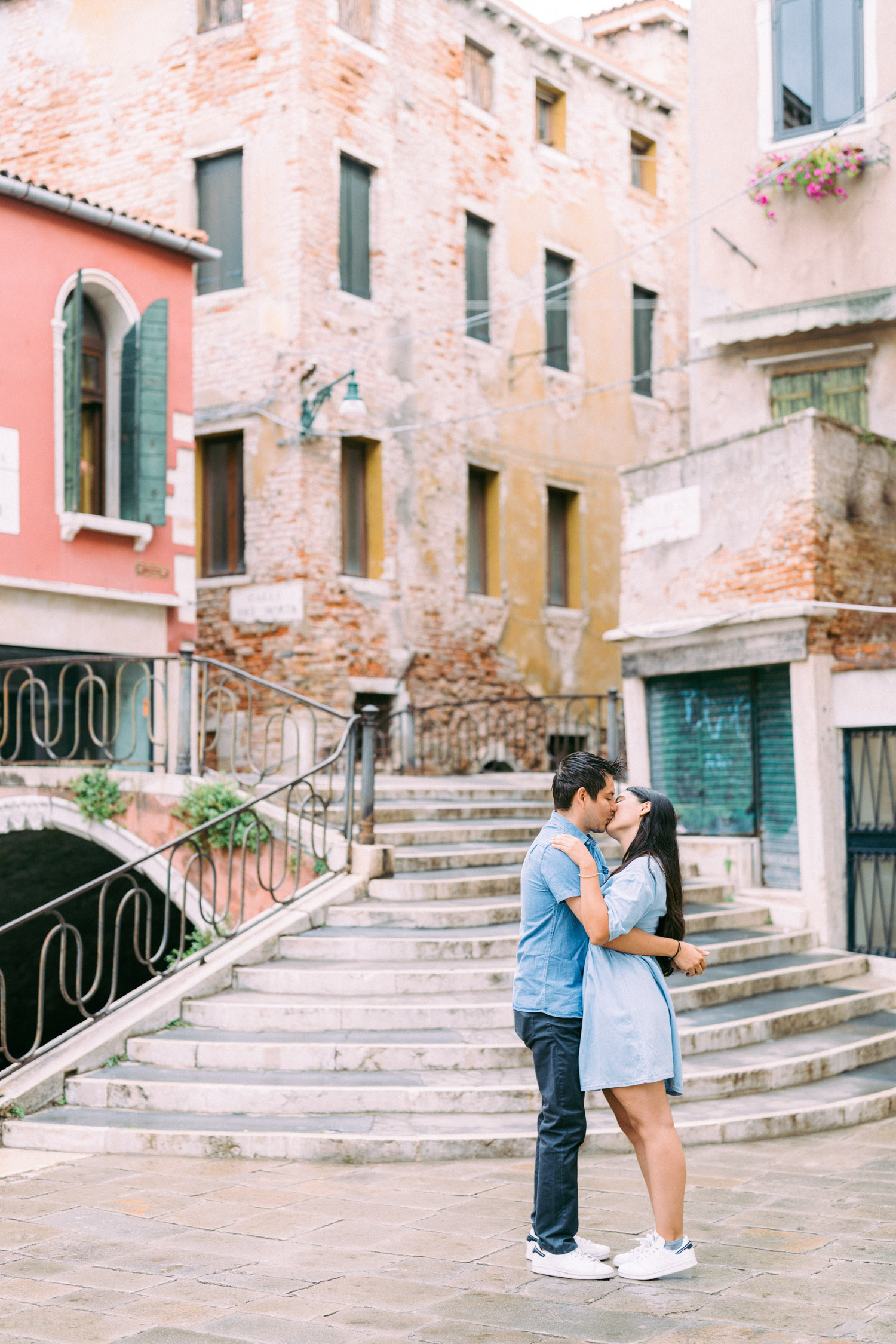 breathtaking engagement photo session in Italy with local photographer 