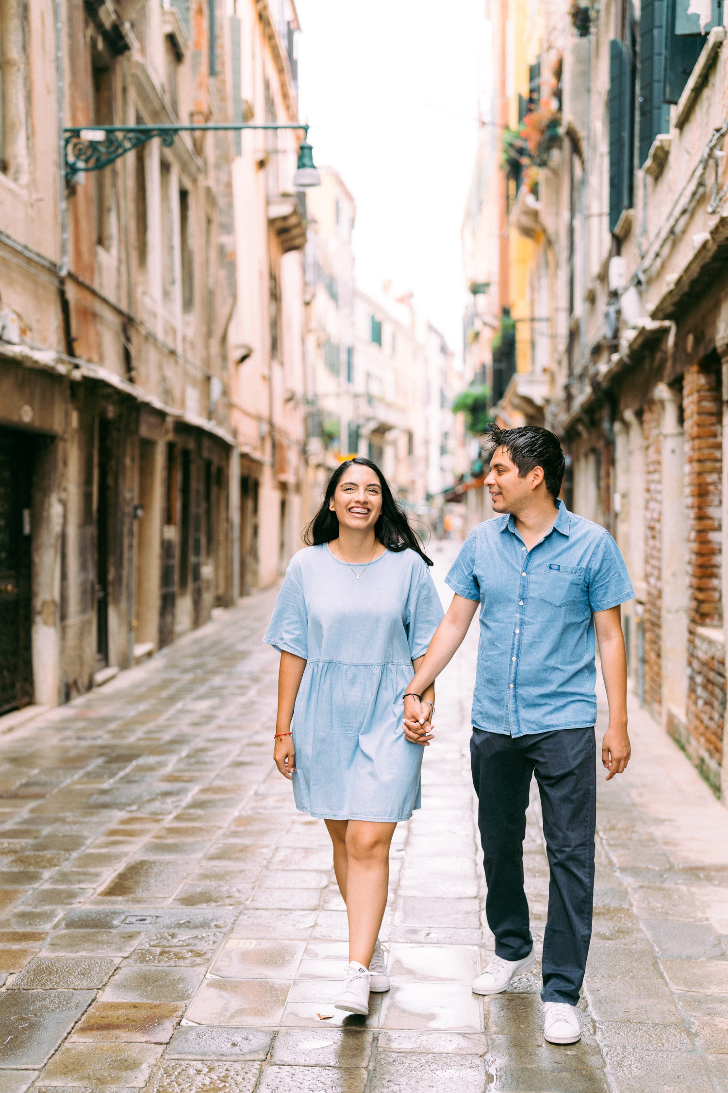 candid photos for a couple in Venice