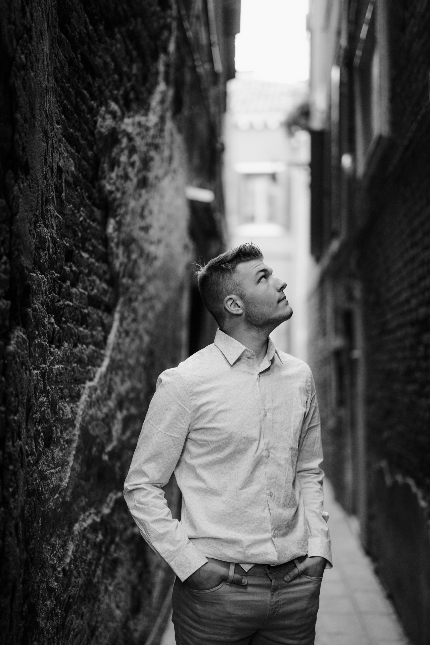 creative senior portrait session in Venice, Italy