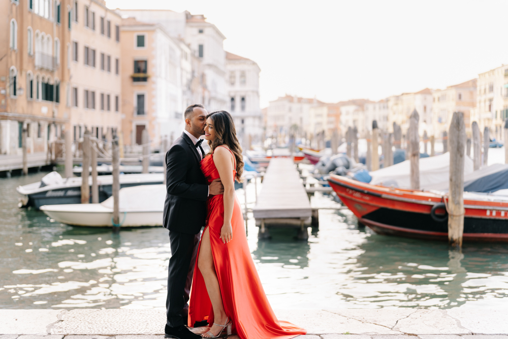 how to book Venice couple photographer
