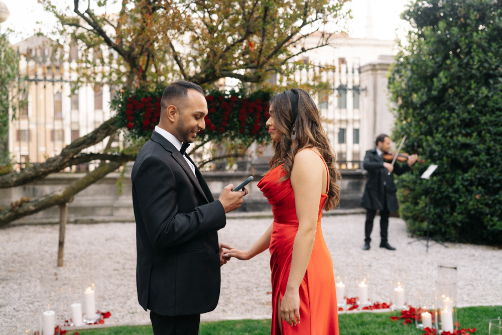 Venice Casino engagement photoshoot by photographer Alina Indi