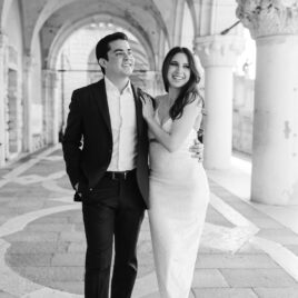 Alina Indi is an engagement and couple photographer in Venice