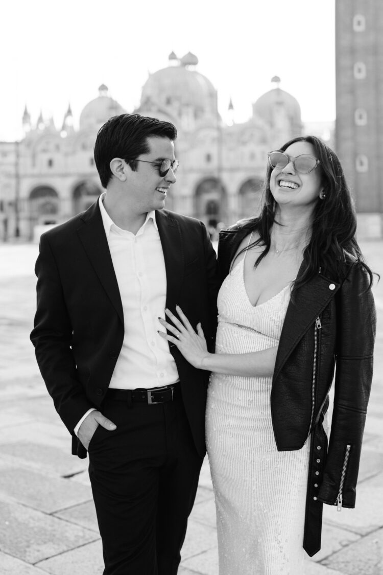 Shoot your engagement in Venice like a movie star! Book your photoshoot with wedding and engagement photographer in Italy, Alina Indi