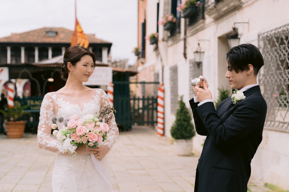 Asian wedding photographer in Venice, Italy