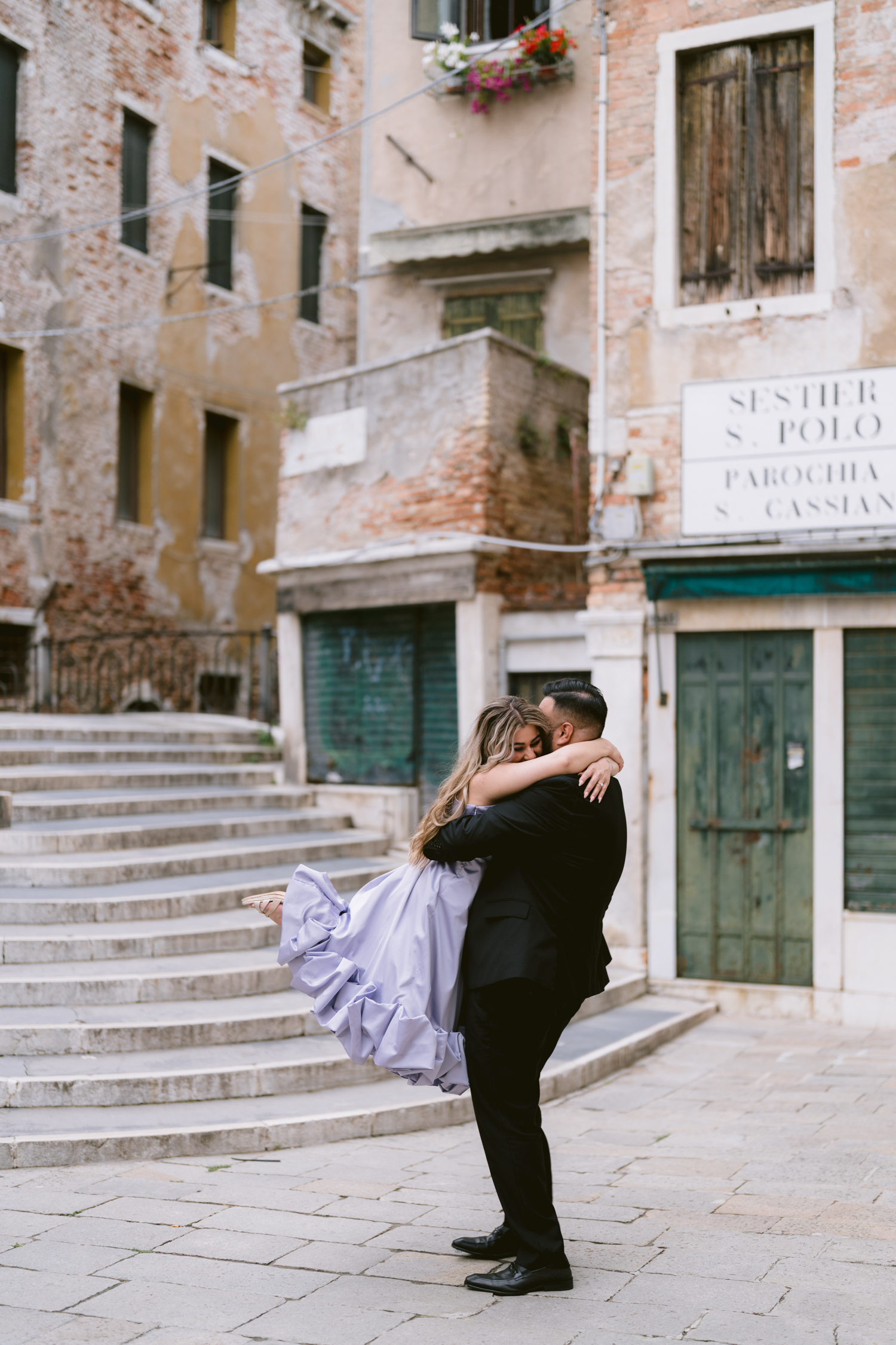 The guide on how to plan marriage proposal photoshoot in Venice, Italy