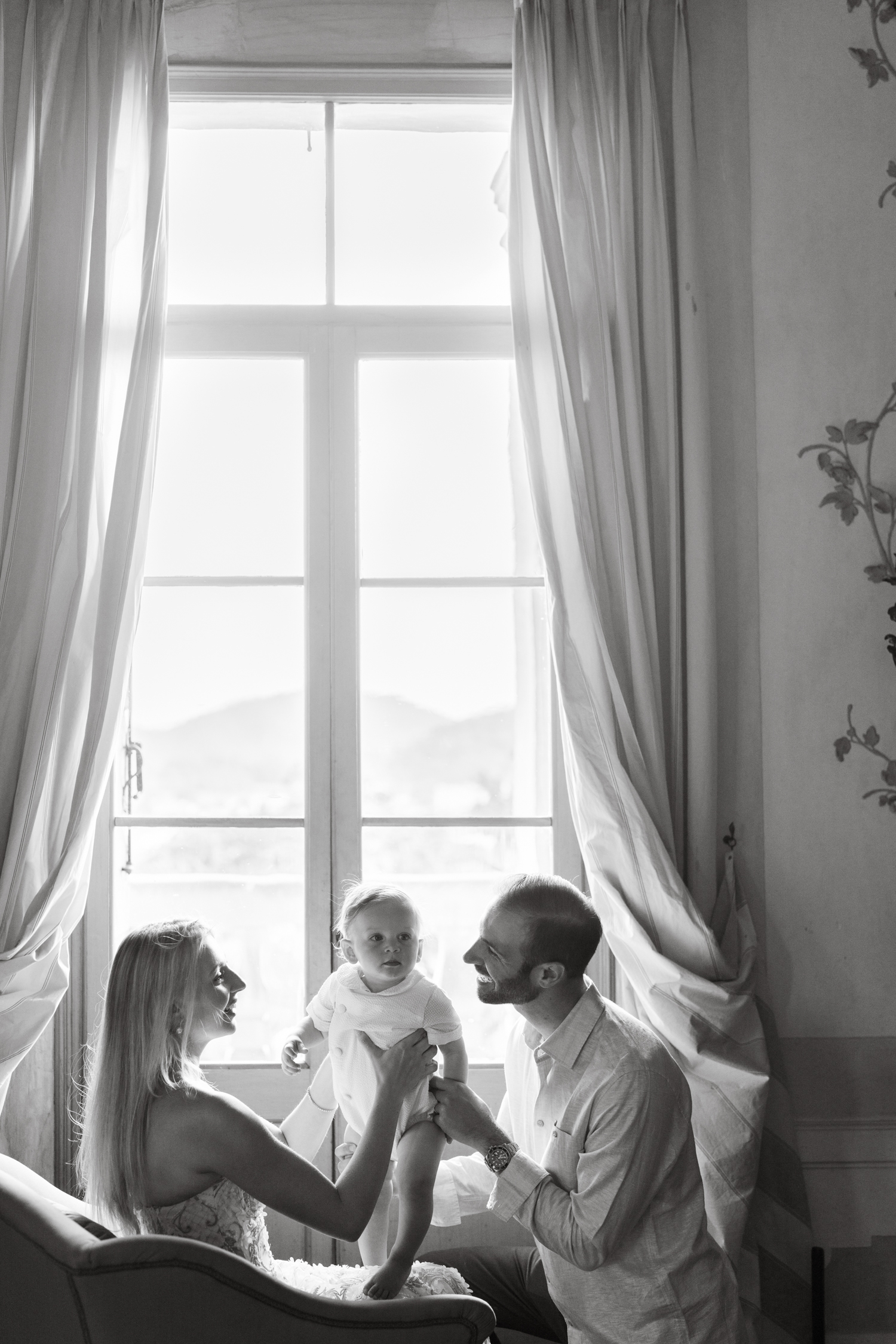 Ideas for a family photoshoot at an Italian villa