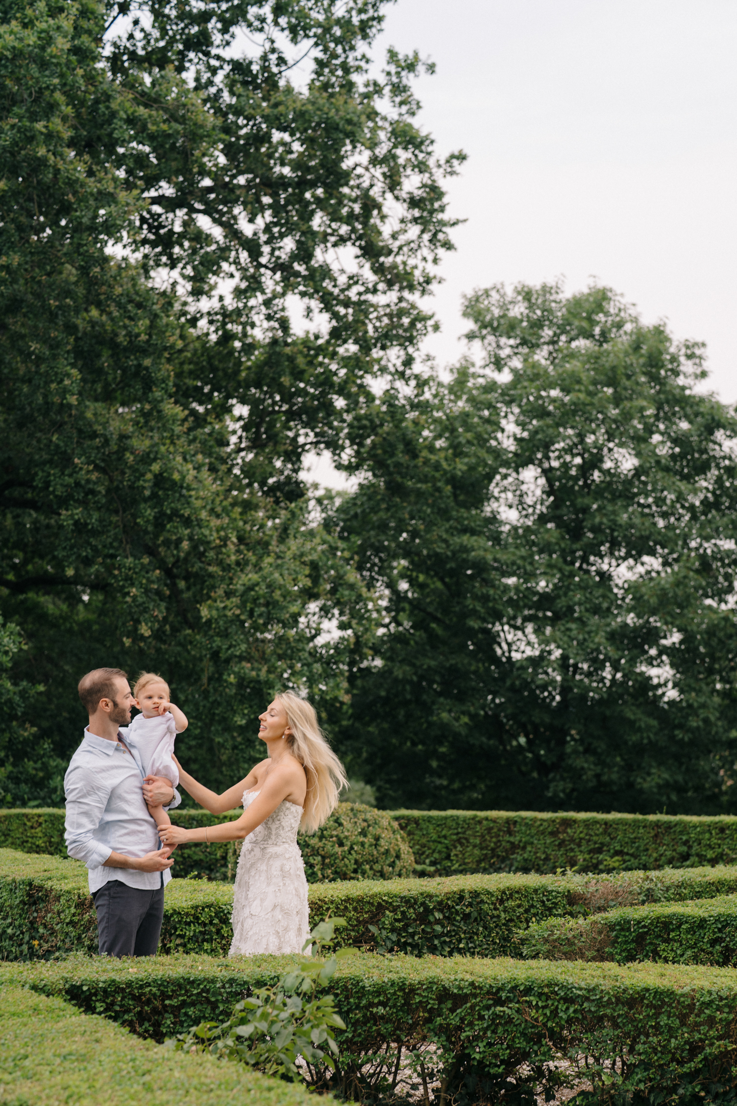 an editorial Venice photographer for a family photoshoot at Italian Villa