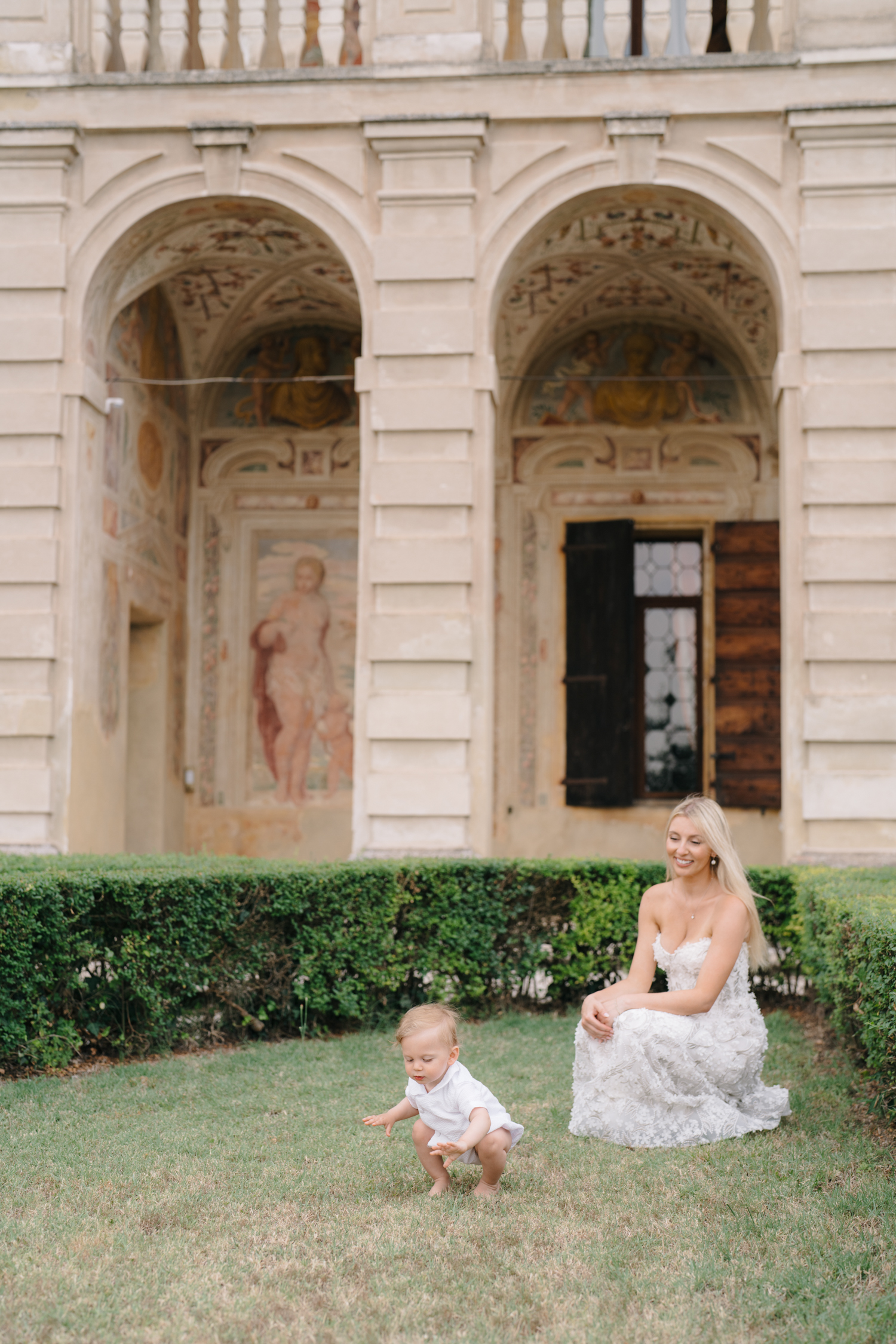 Alina Indi is a fine art wedding and family fine art and editorial photographer based in Venice, Italy
