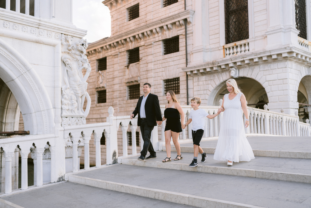 Poses and outfit ideas for a summer family vacation photoshoot in Venice