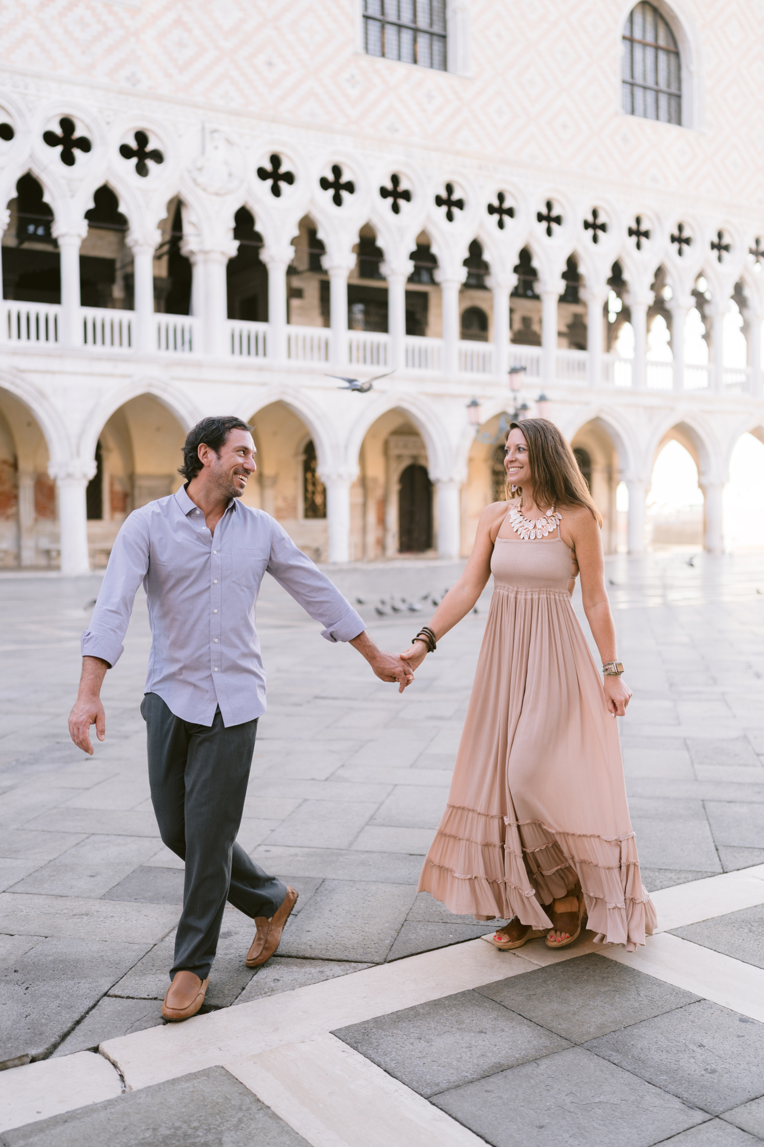 Alina Indi is a wedding, couple, portrait and vacation photographer based in Venice, Italy.