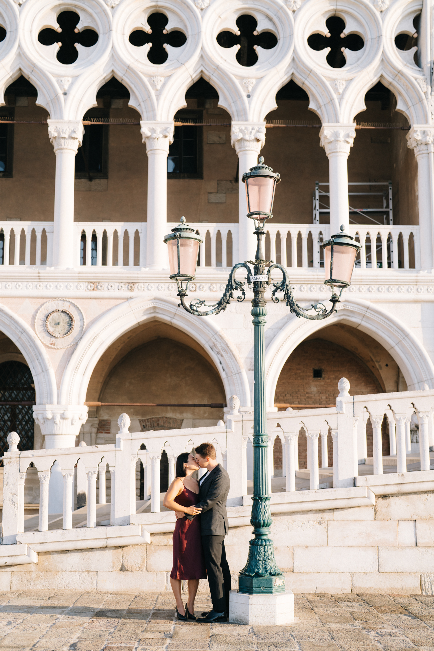 Book the best Venice photographer in Italy for anniversary, engagement, honeymoon, vacation photoshoot
