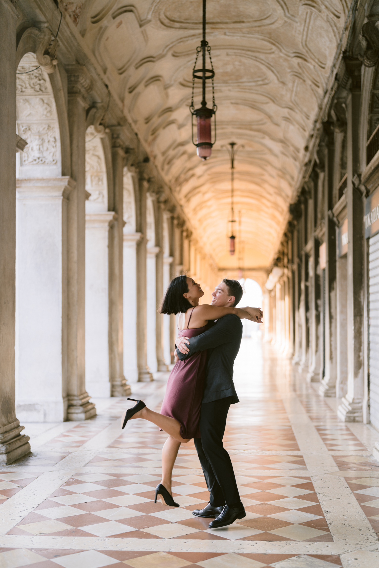 Poses and locations for a photoshoot in Venice