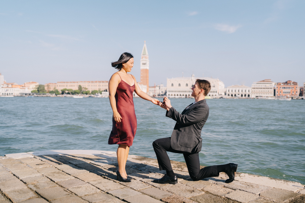 Book surprise marriage proposal photographer in Venice