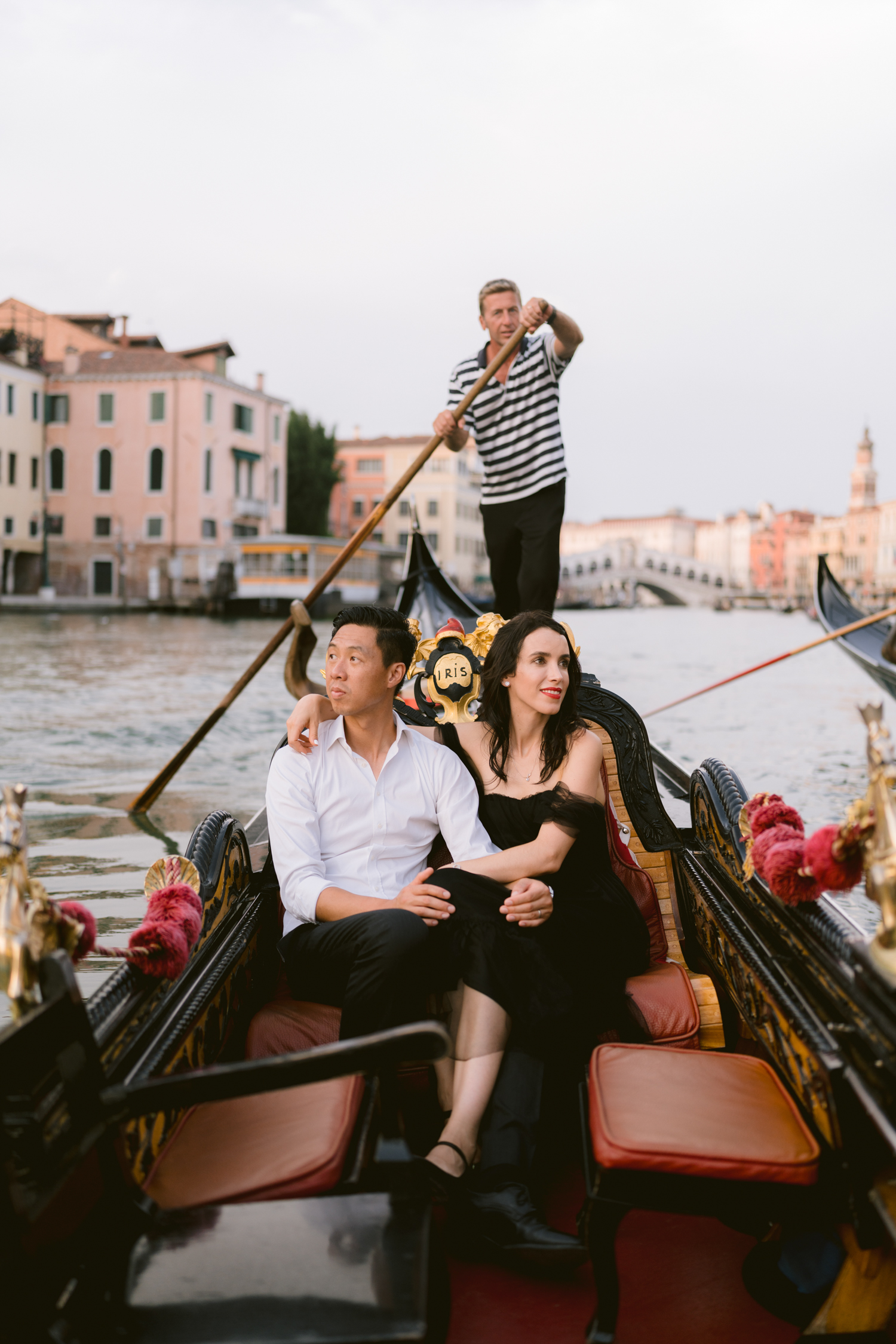 Venice anniversary photographer for a gondola photoshoot