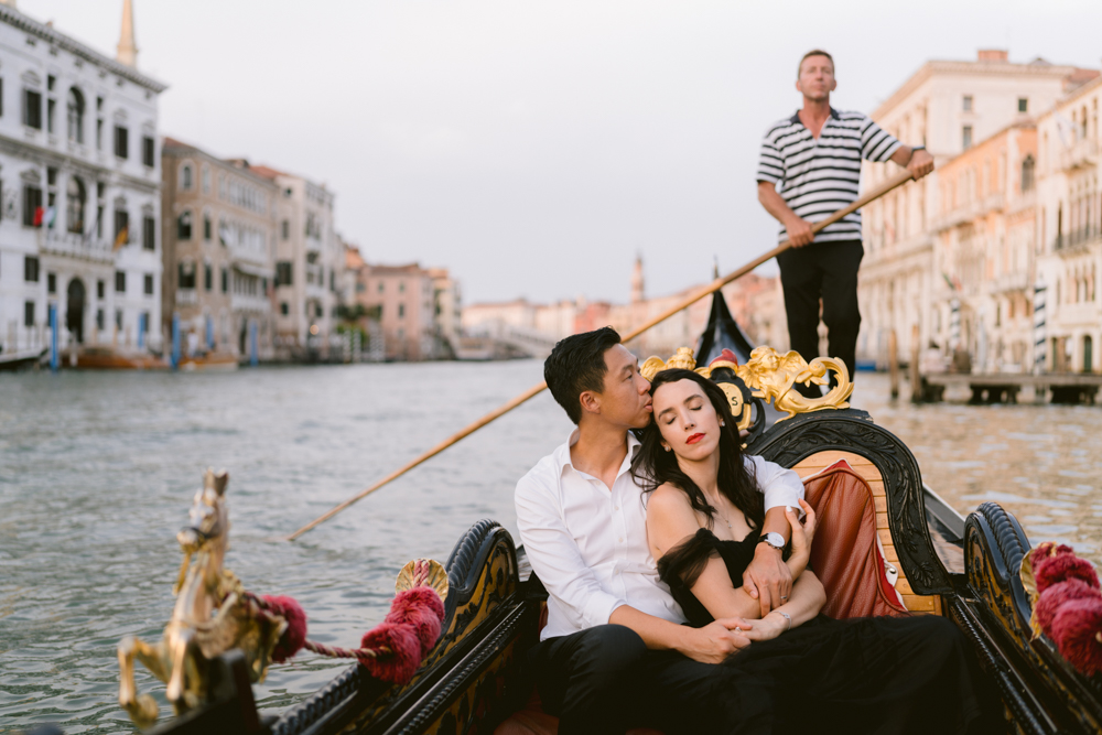 Freelance photographer in Venice, Alina Indi. Book a gondola ride 