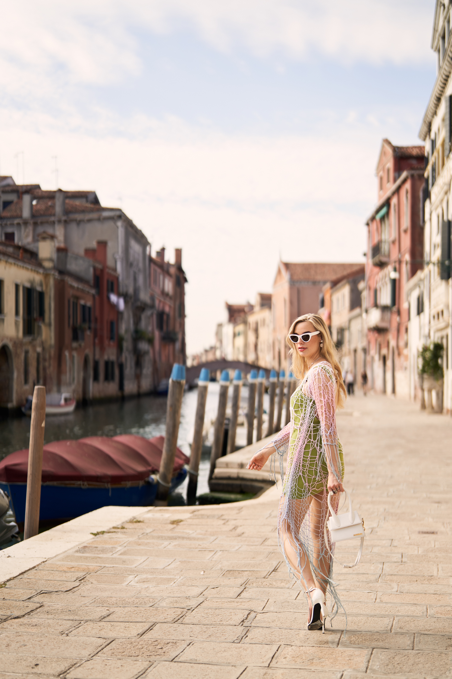 Poses and locations for a portrait session in Venice