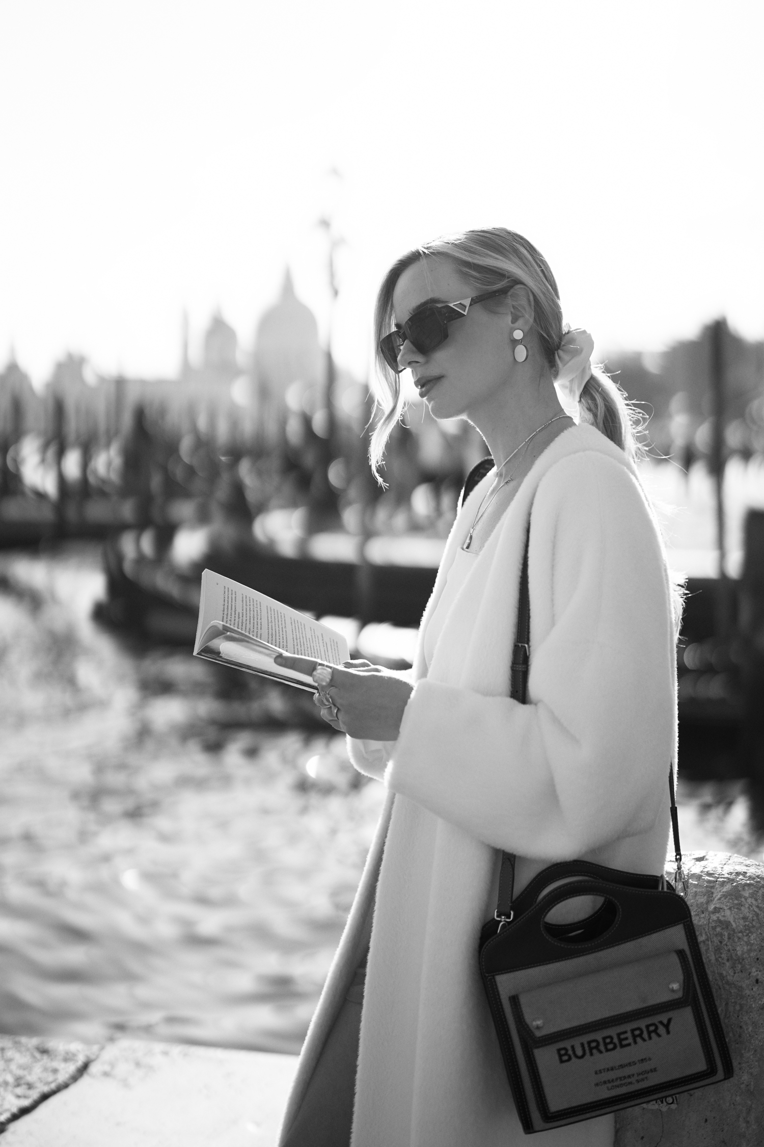 Book blogger photographer in Venice
