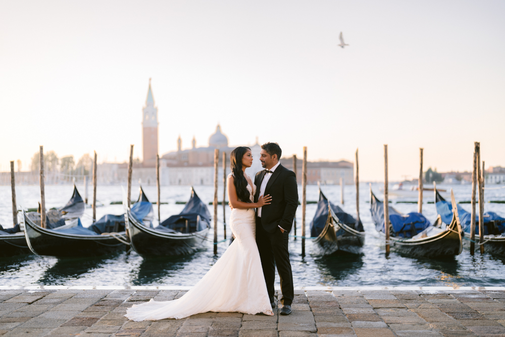 The best locations and poses for a bride and groom wedding photoshoot in Venice, Italy. Book your local photographer now.