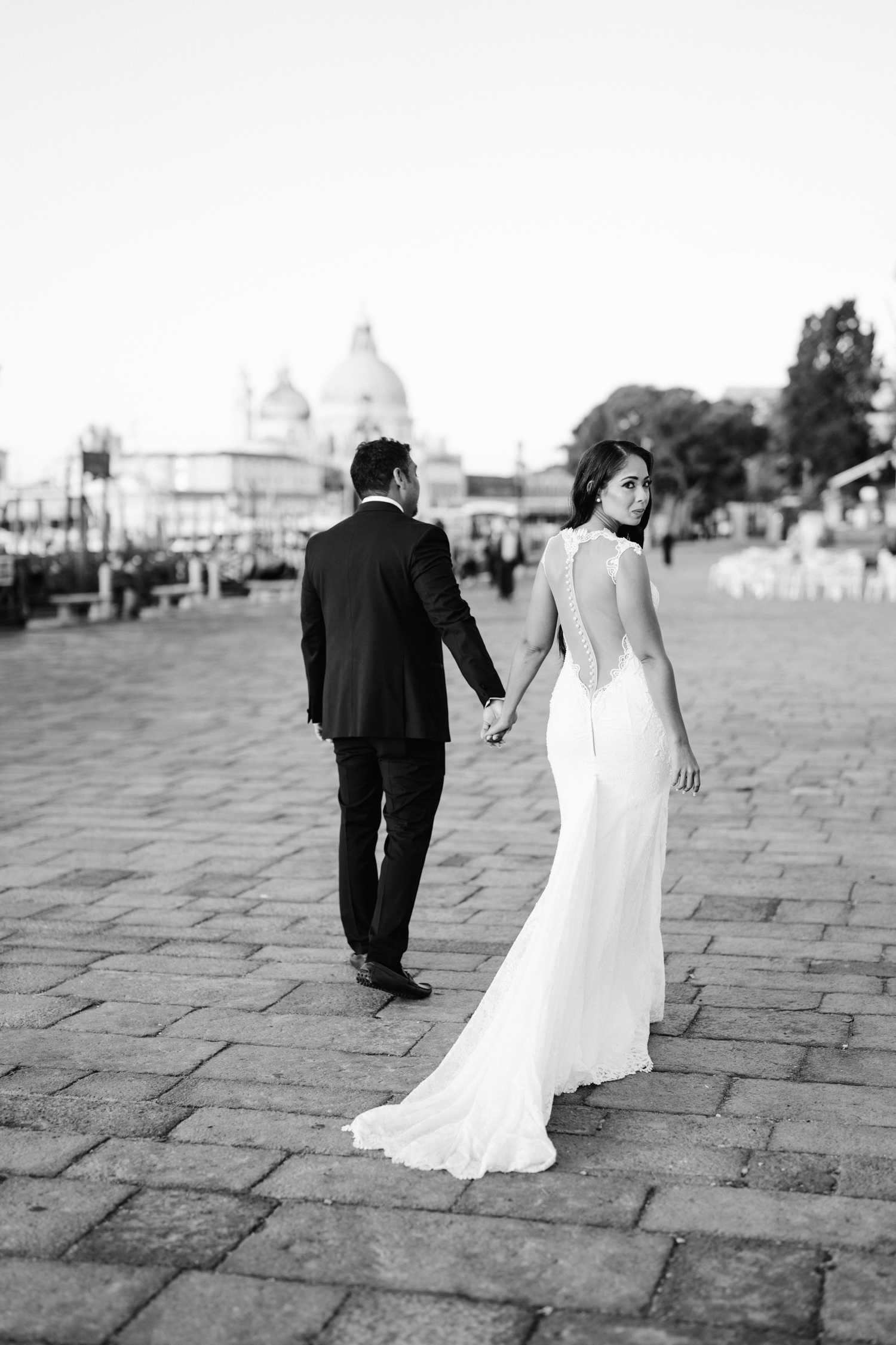 Alina Indi is the best wedding photographer in Venice for your destination wedding or couples romantic photoshoot.