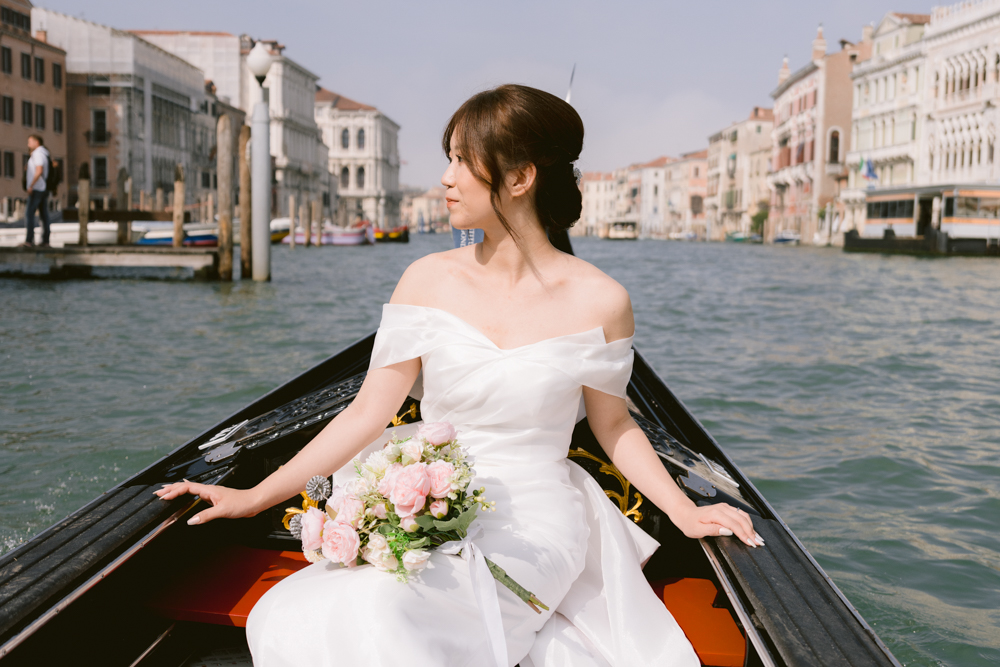 Are you planning a destination wedding? Book the top local photographer and start planning your dream photoshoot