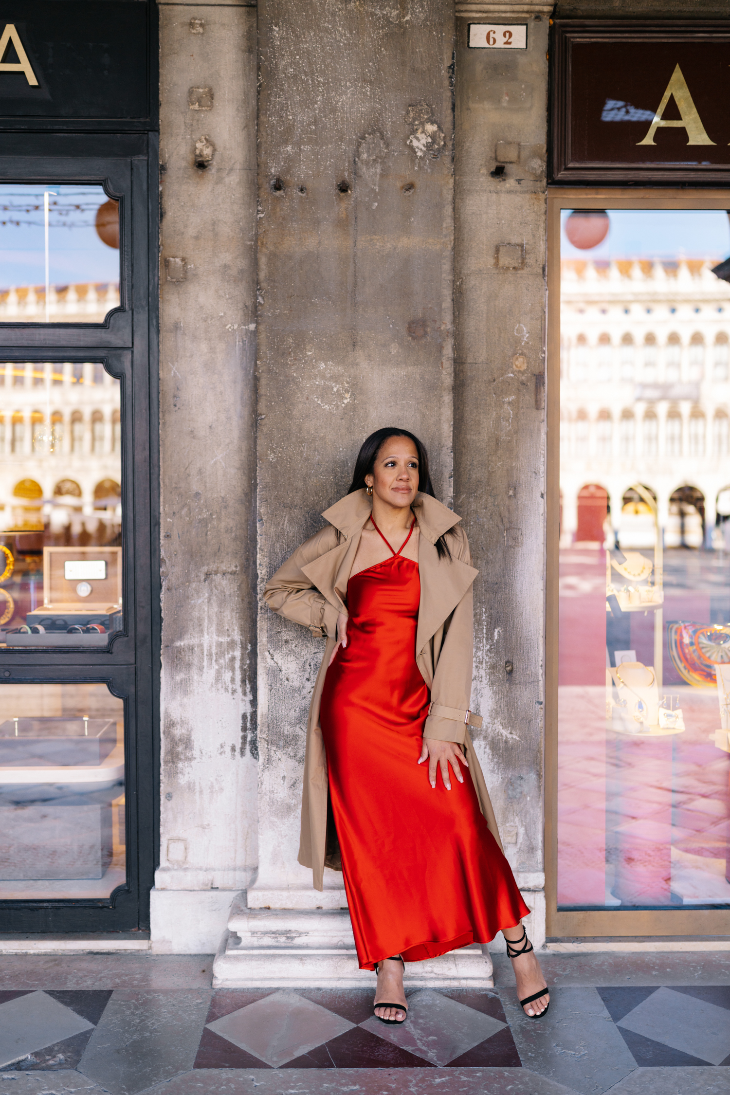 How to dress for a vacation portrait blogger photoshoot in Venice.