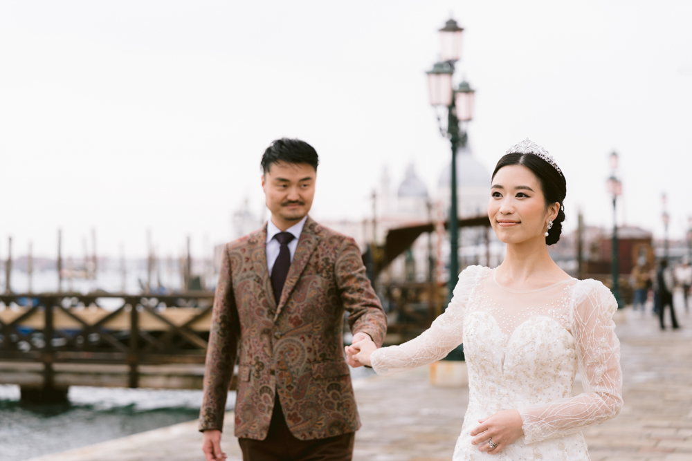 How to book a wedding photoshoot in Venice? Book your professional photographer.