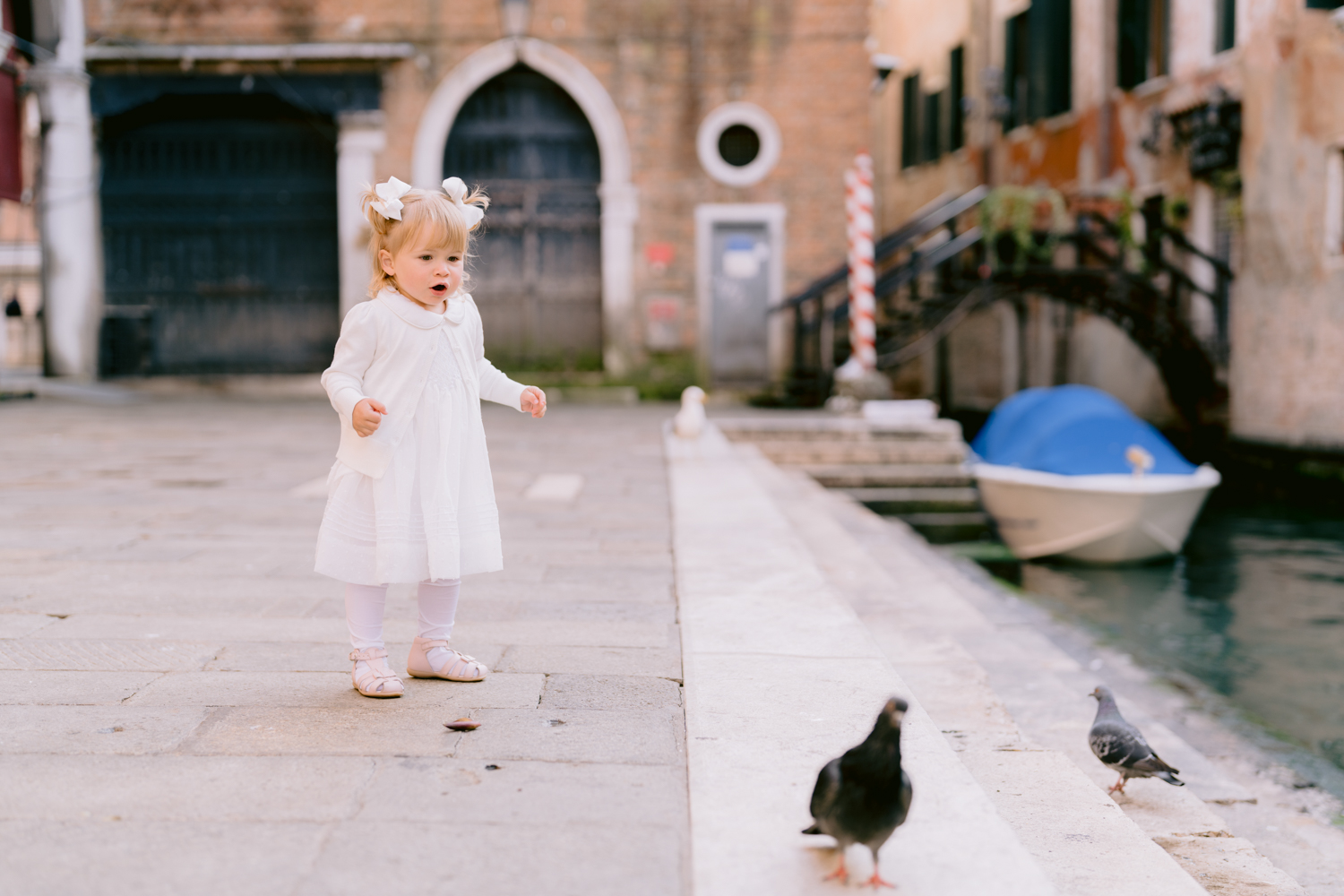 Local documentary photographer for a family photoshoot in Venice.