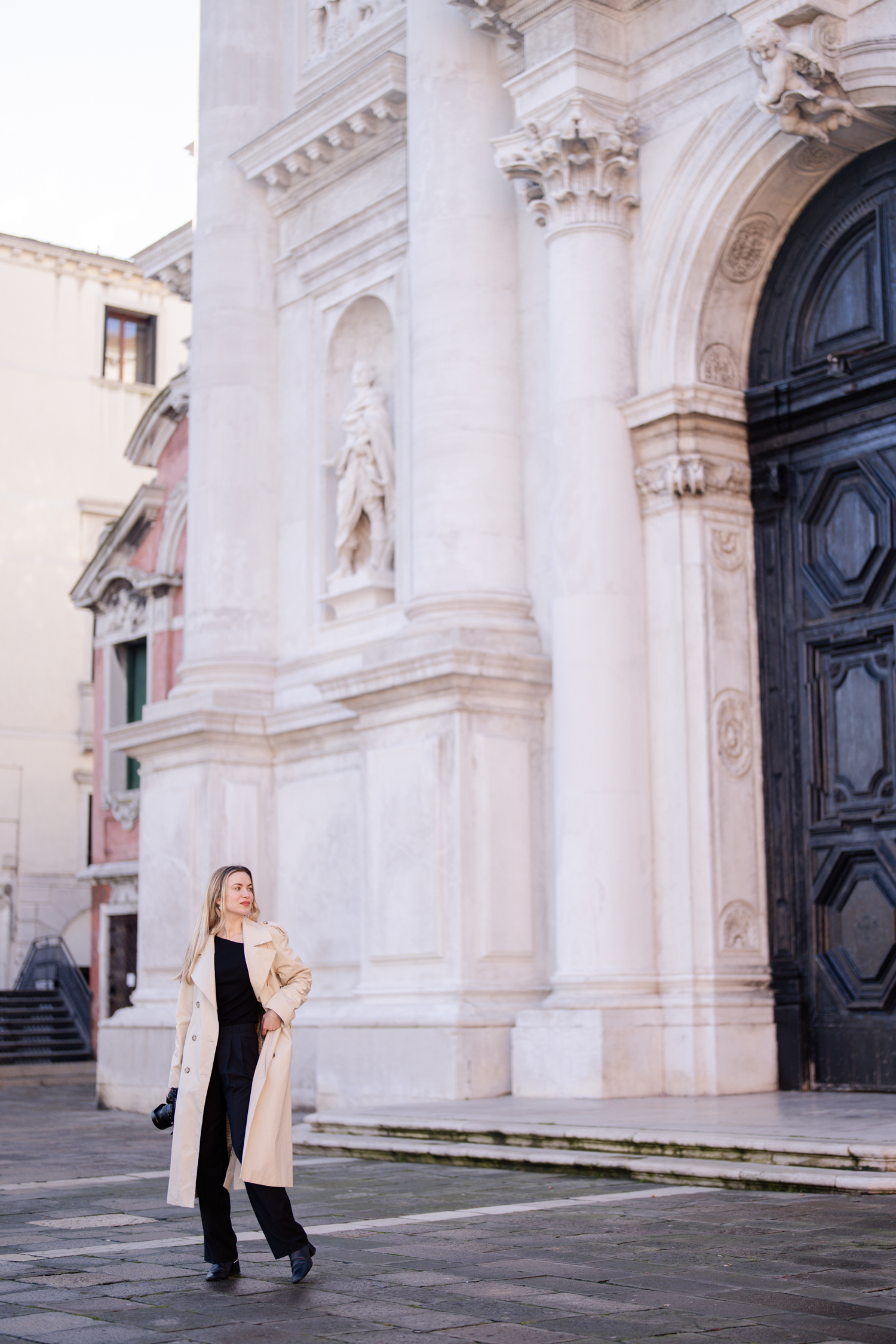 How to dress for a photoshoot in Venice? Tips from a professional Venice photographer