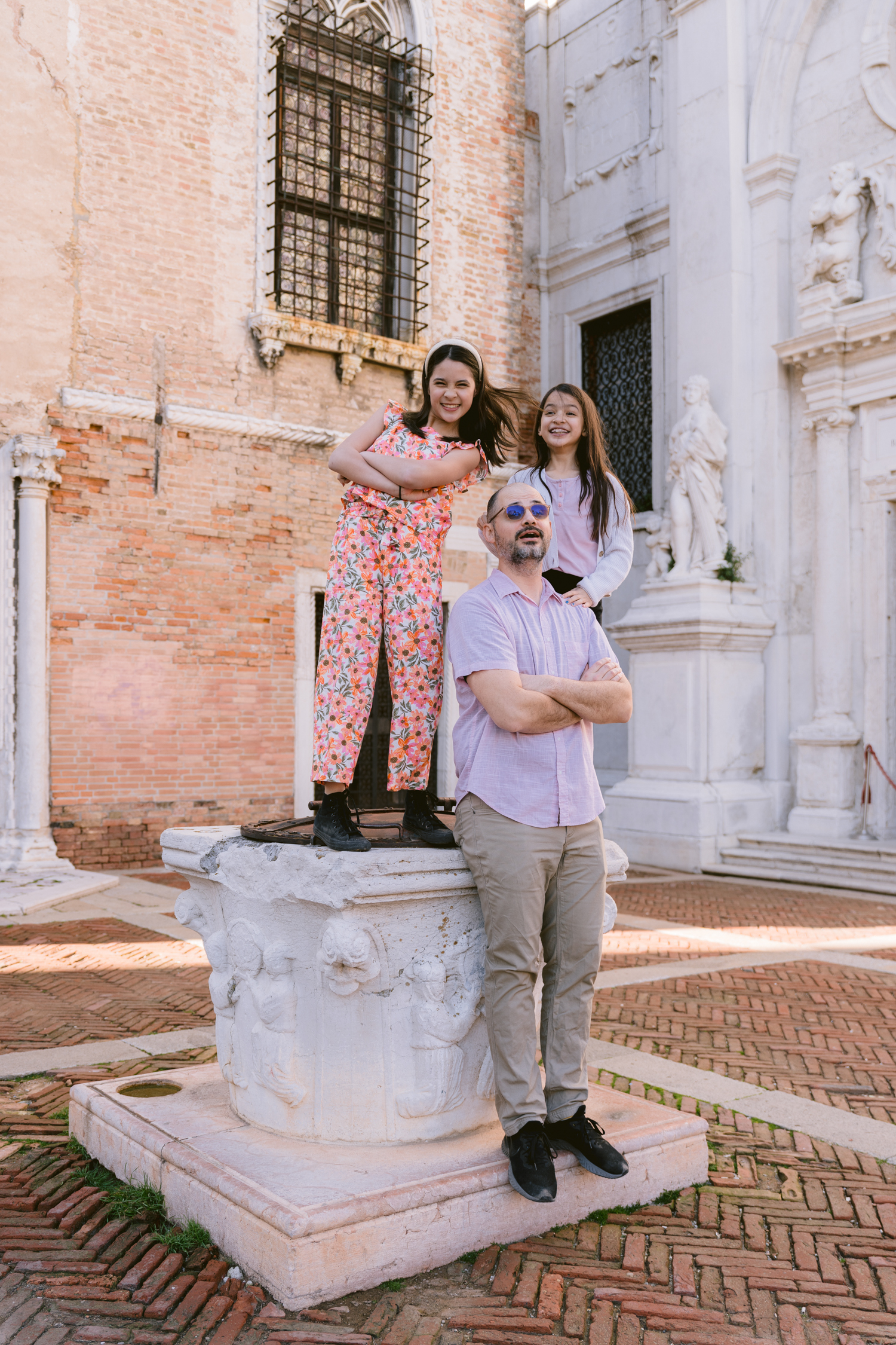 Are you looking for a fun photographer for your vacation session session Venice? 