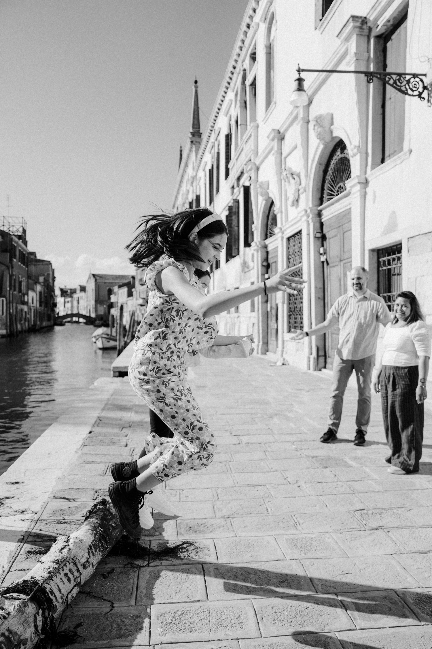 Book a candid photoshoot in Venice with the best professional photographer