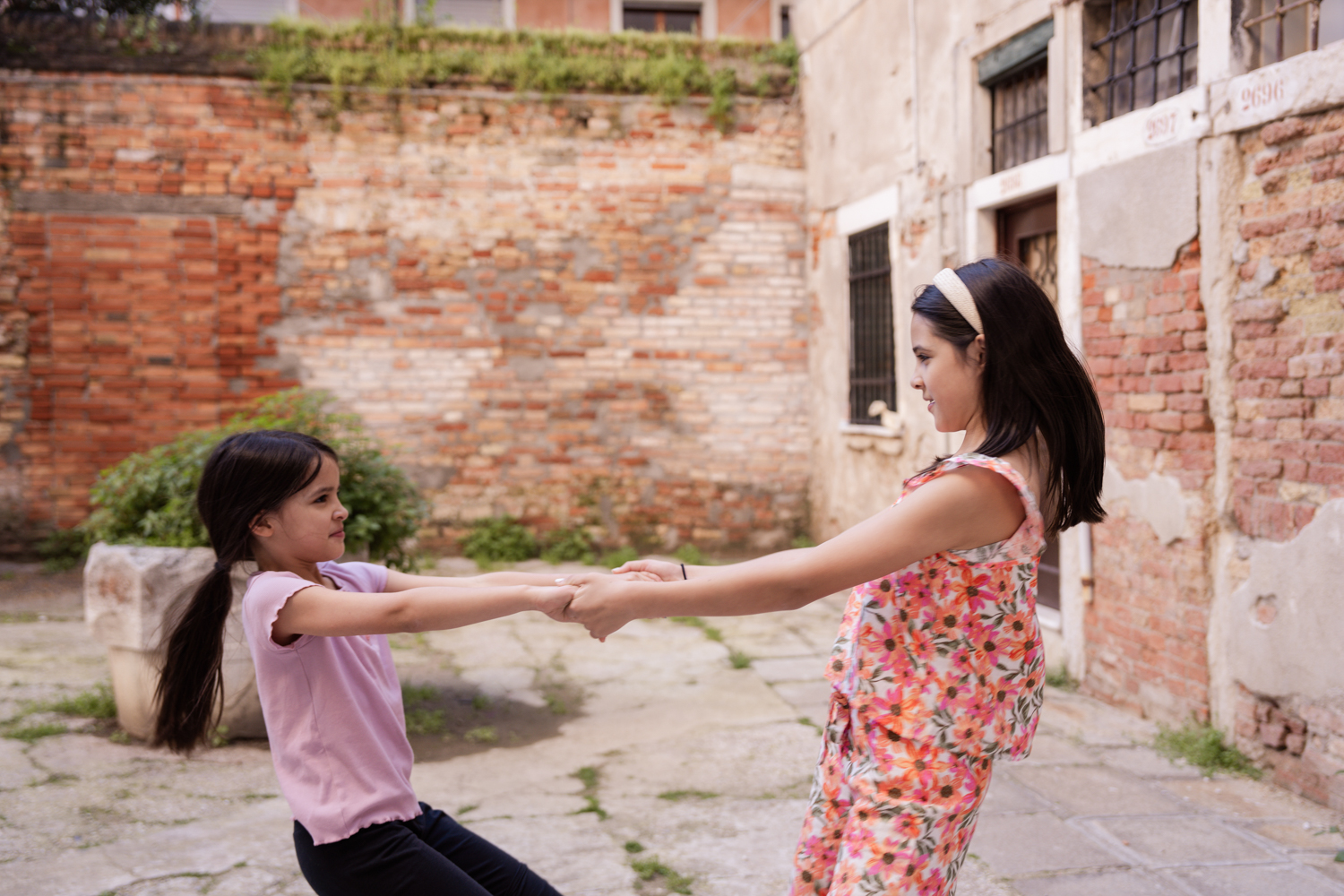 A lovely family session by a professional photographer in Venice