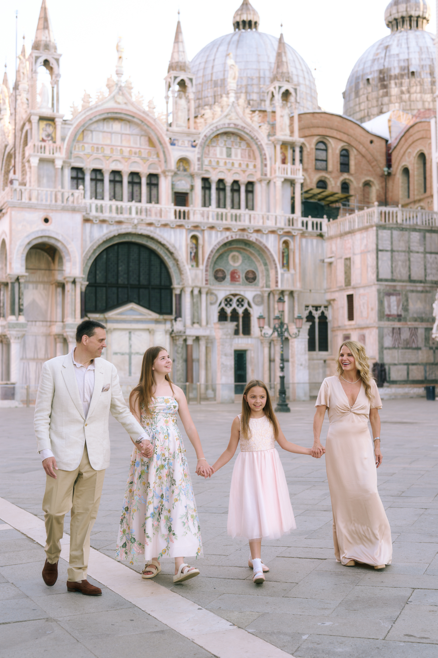 Capture your family's unique moments in the enchanting backdrop of Venice! As your dedicated family photographer, I blend storytelling with artistry to create timeless memories. Let’s embark on a photography adventure that reflects your family's spirit—book your session today!