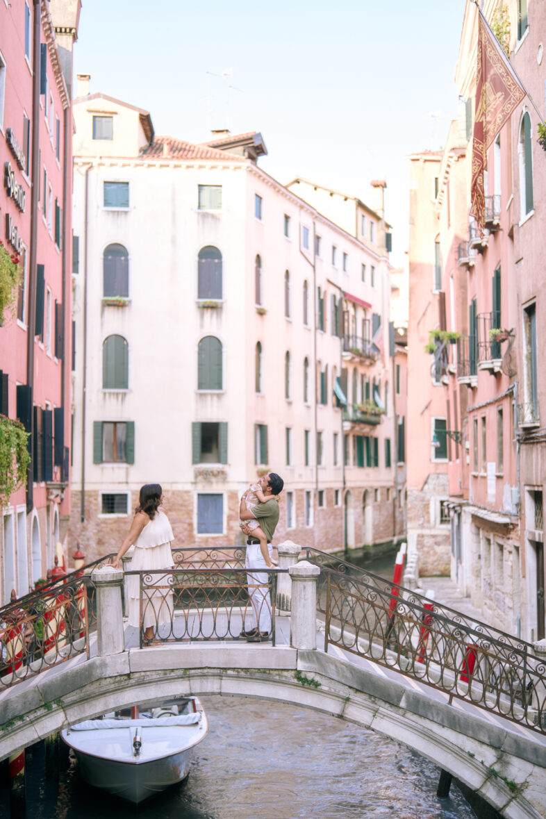 Book a professional Venice photographer for a family vacation photoshoot
