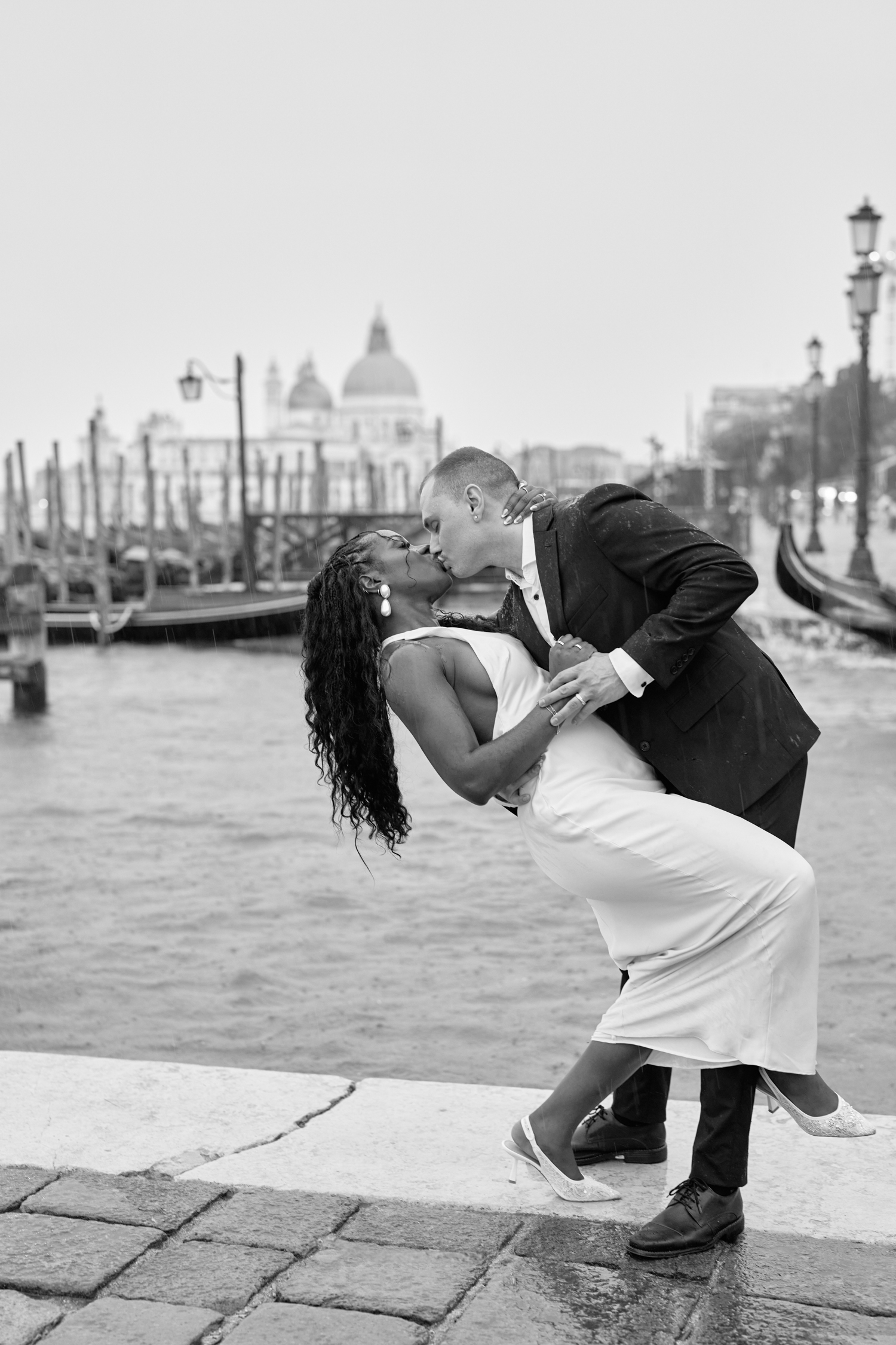 Capture your dream elopement in Venice with breathtaking photography. Let our expert photographer create timeless memories of your special day. Book now!